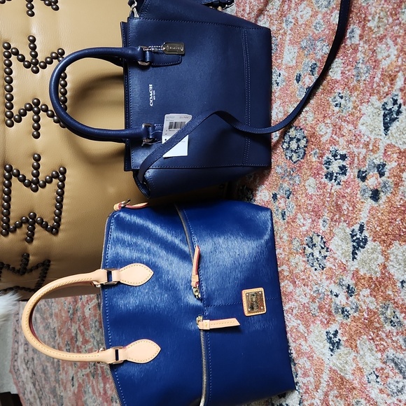 Gorgeous Dooney & Bourke Dark Marine Blue Leather Double Zipper Satchel ๐ - Picture 16 of 16